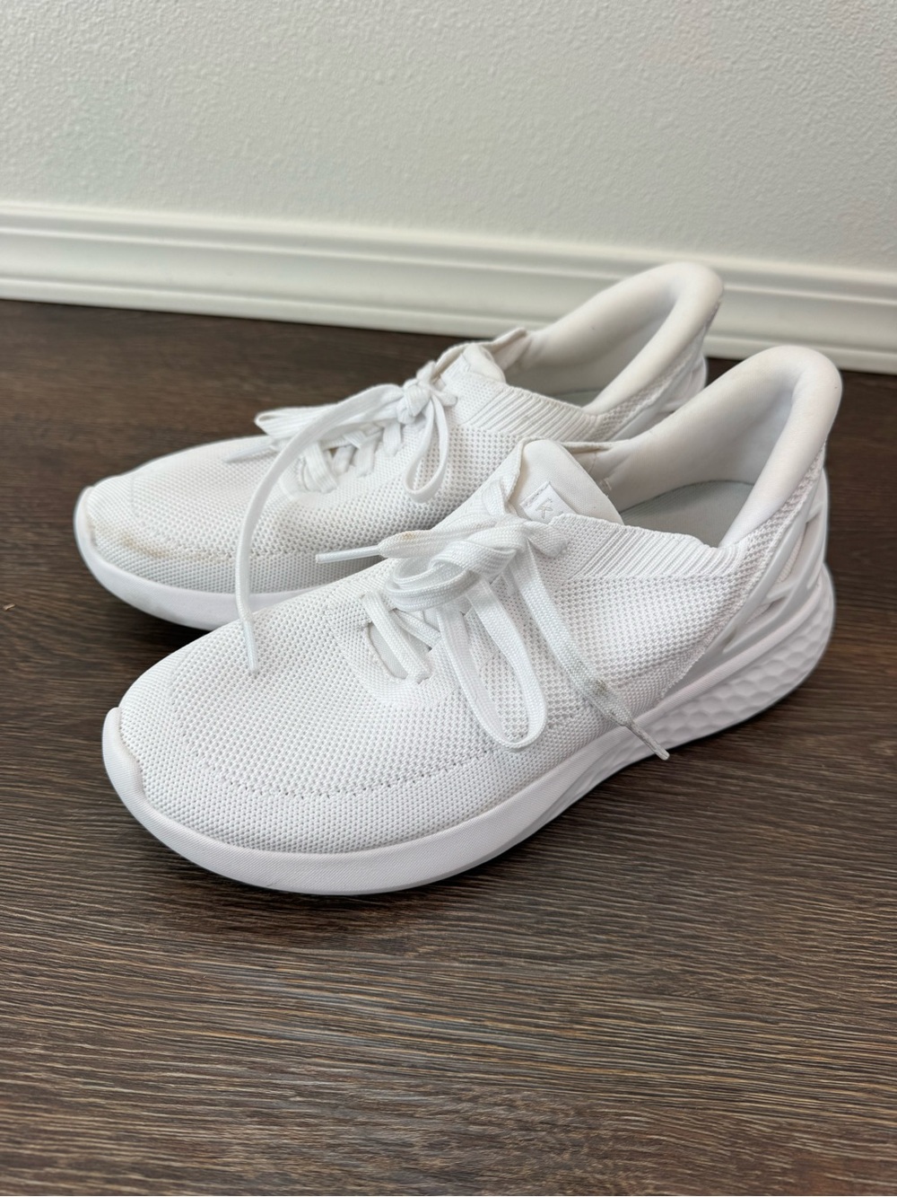 Kizik Hands Free Athens Sneaker White Womens Size 9